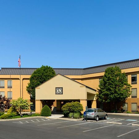 Larkspur Landing Carlisle Hotel Exterior photo