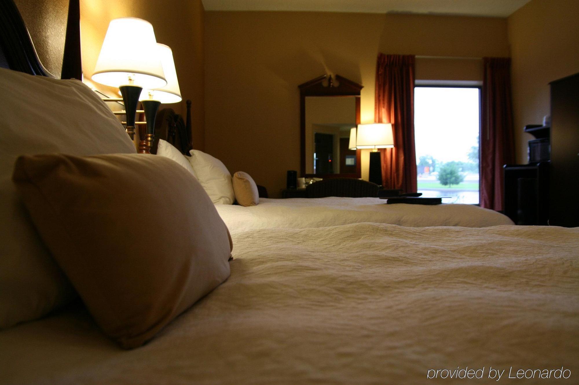 Larkspur Landing Carlisle Hotel Room photo