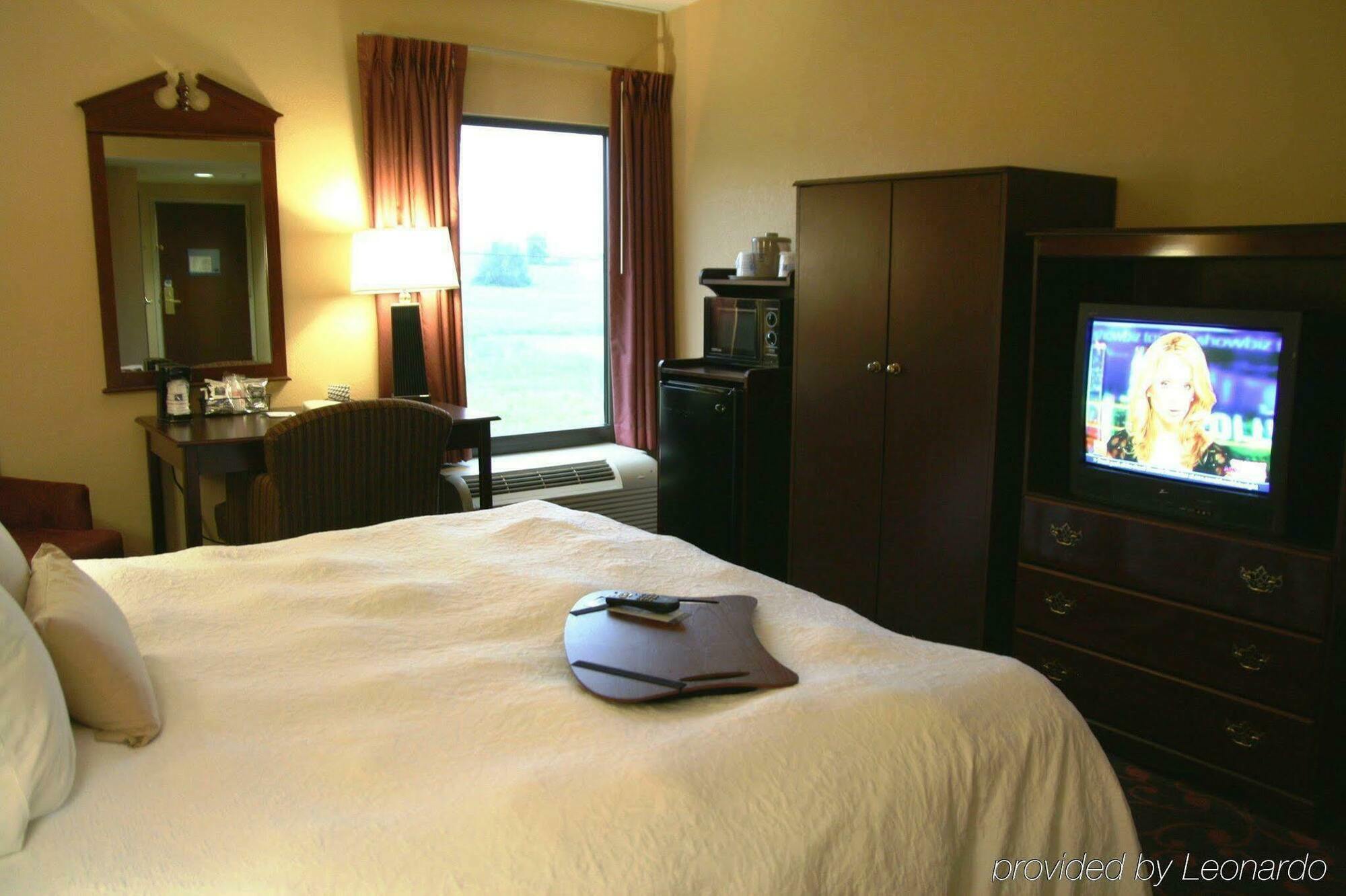 Larkspur Landing Carlisle Hotel Room photo